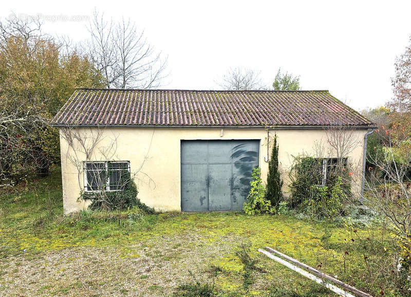 Maison à MAGNAC-SUR-TOUVRE