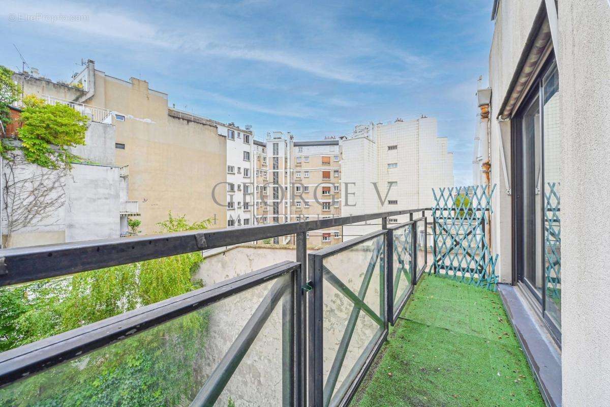 Appartement à PARIS-16E