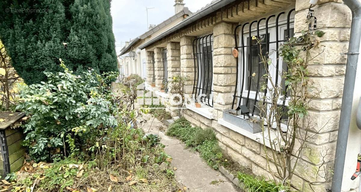 Maison à LES CLAYES-SOUS-BOIS