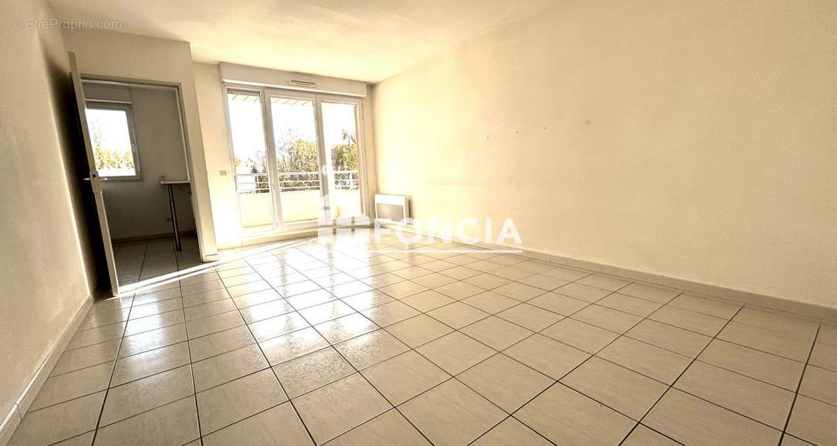 Appartement à ENTRAIGUES-SUR-LA-SORGUE