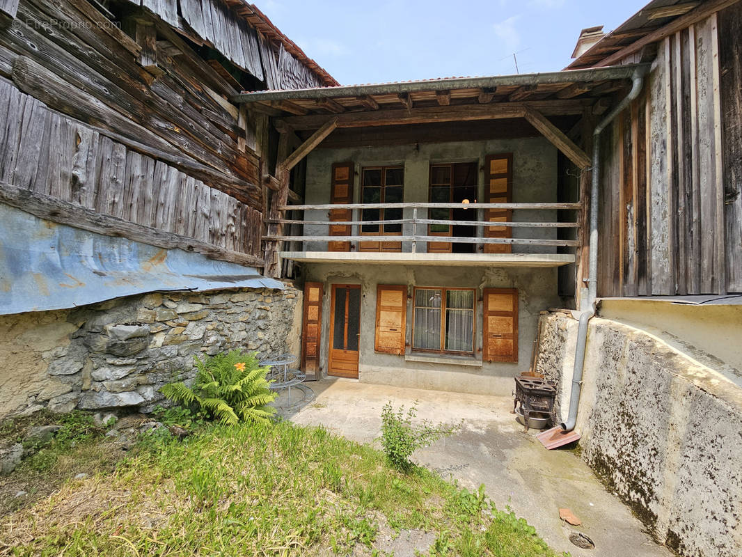 Maison à NANCY-SUR-CLUSES