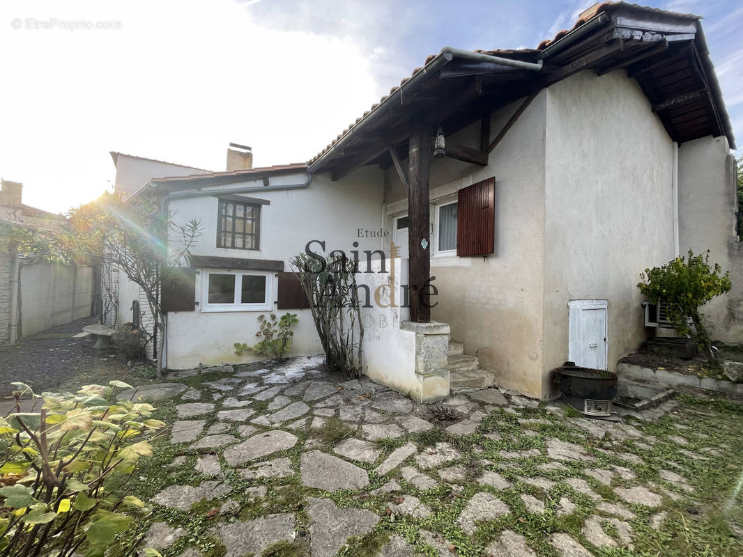 Maison à MARCILLAC-LANVILLE