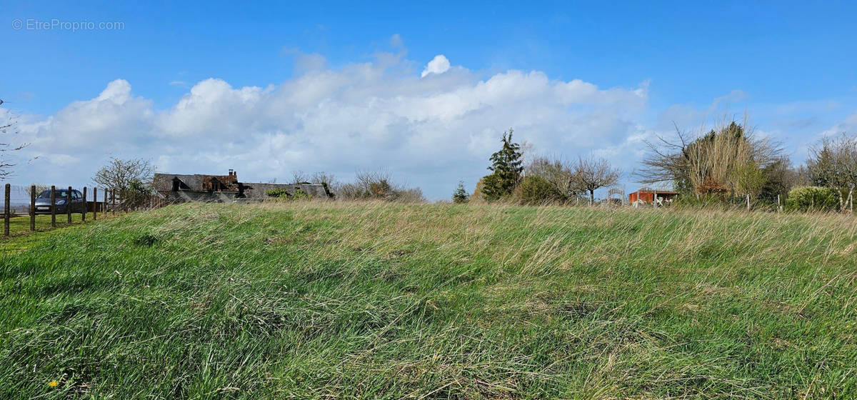 Terrain à LUBERSAC