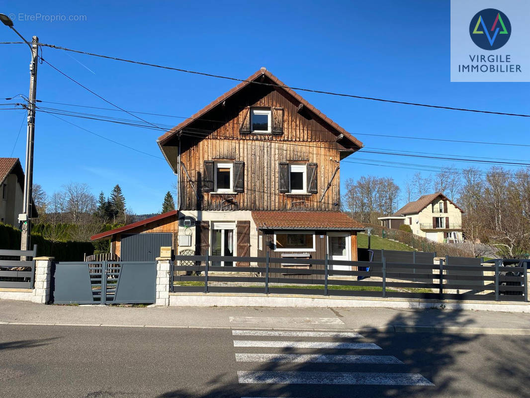 Maison à MONTPERREUX