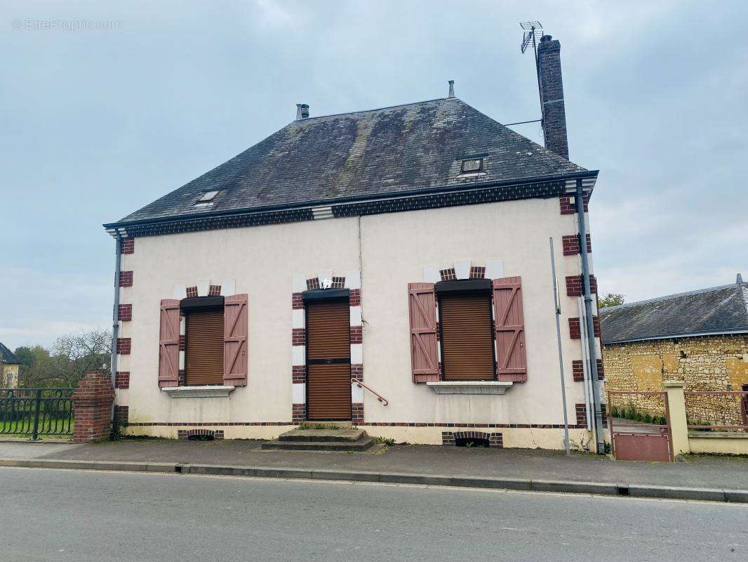 Maison à SAINT-GERMAIN-DE-LA-COUDRE