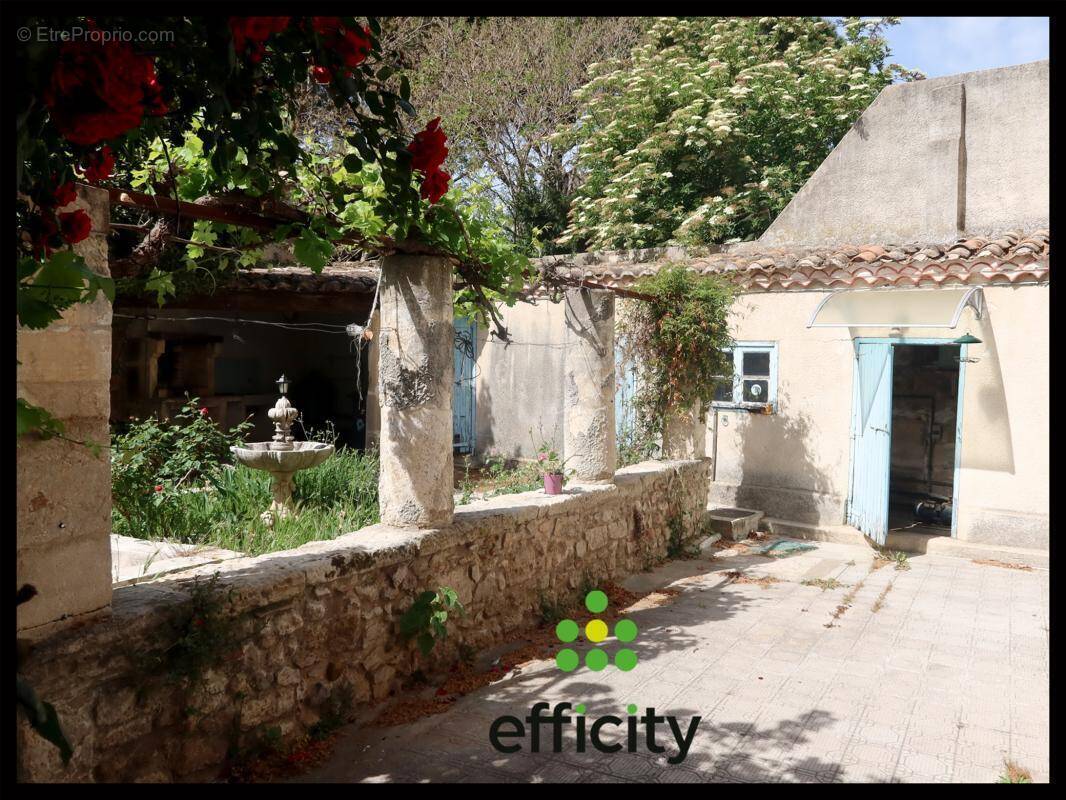 Maison à MOURIES