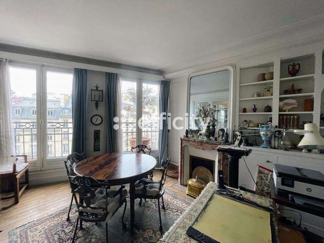 Appartement à PARIS-10E