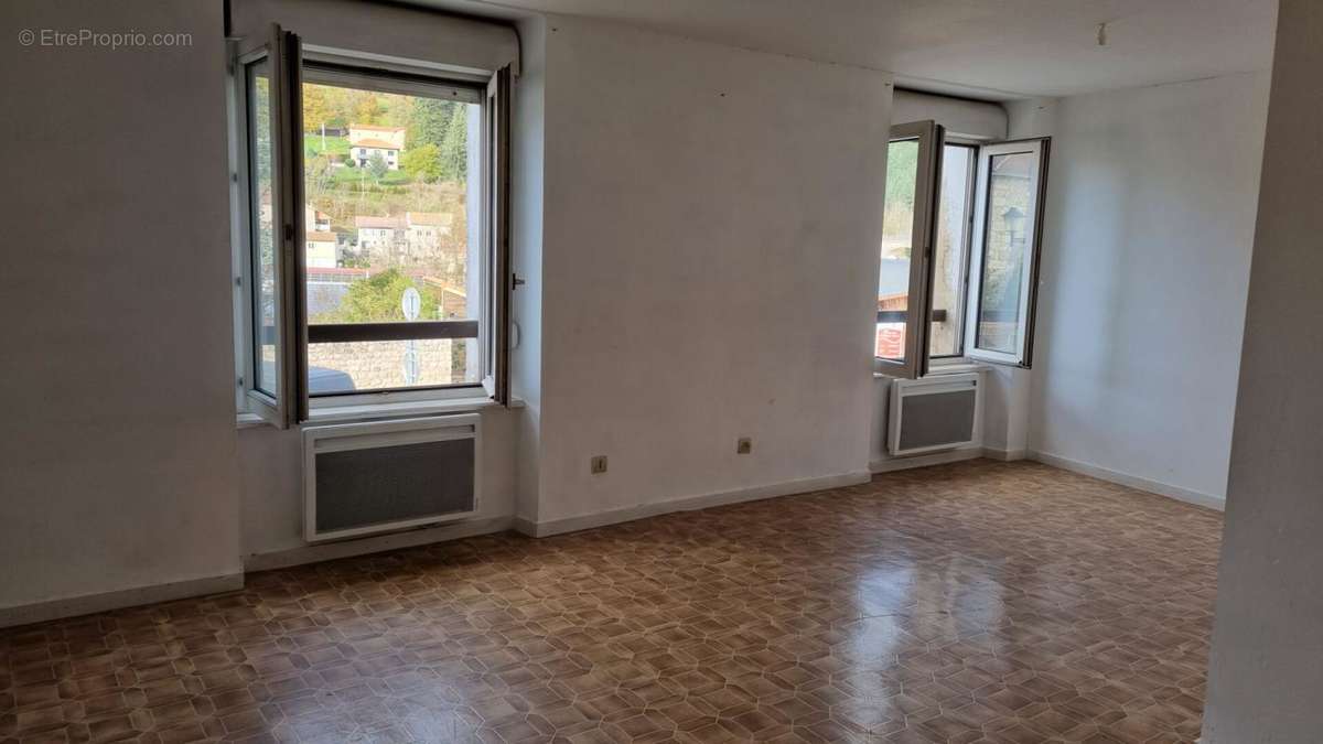 Appartement à DUNIERES