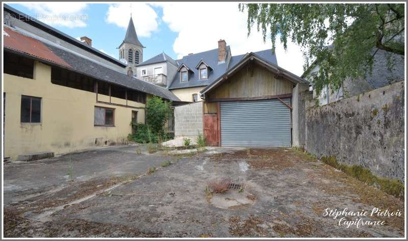 Maison à IVOY-LE-PRE