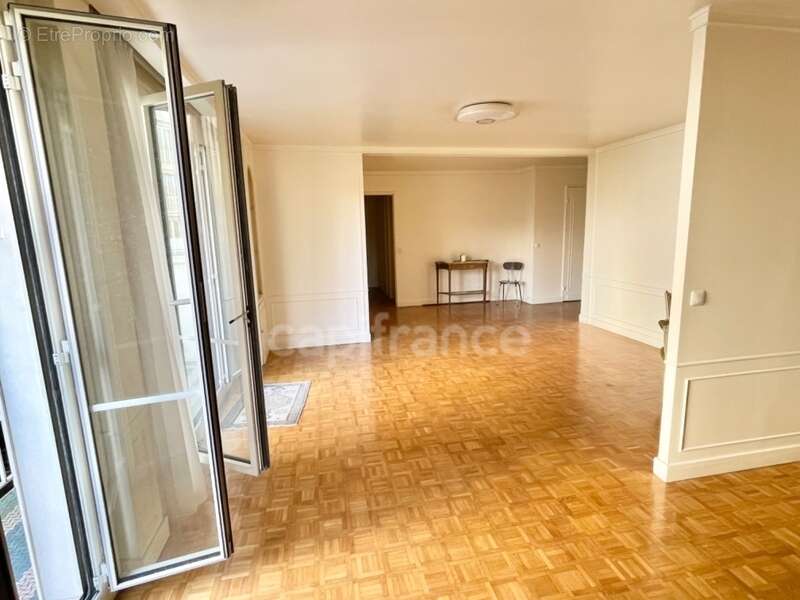 Appartement à PARIS-20E