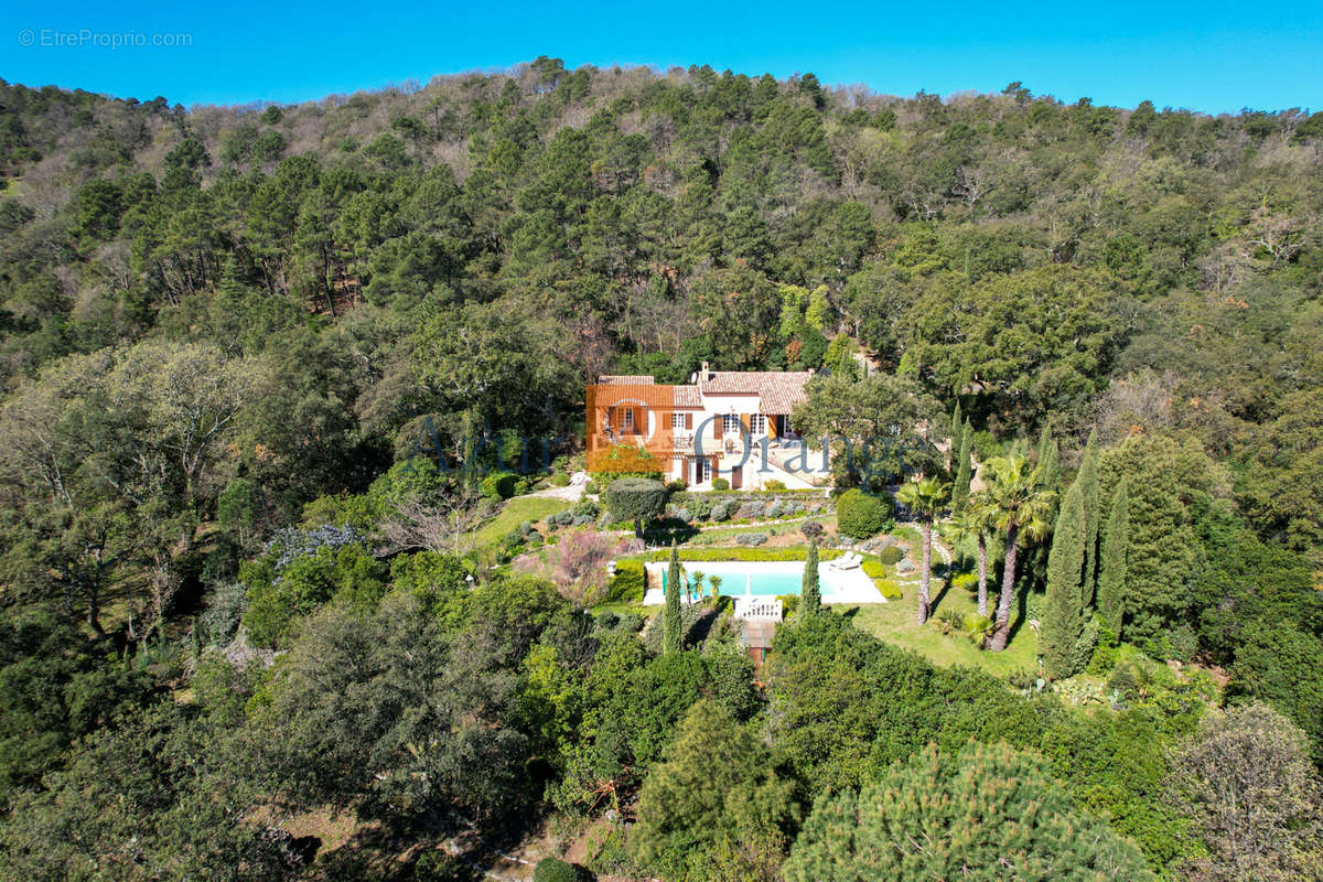 Maison à LA GARDE-FREINET