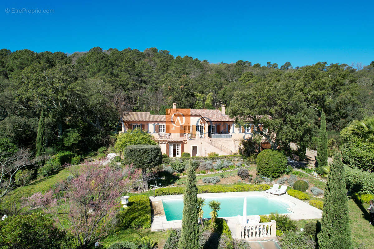 Maison à LA GARDE-FREINET