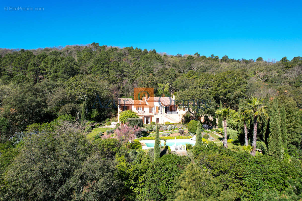 Maison à LA GARDE-FREINET