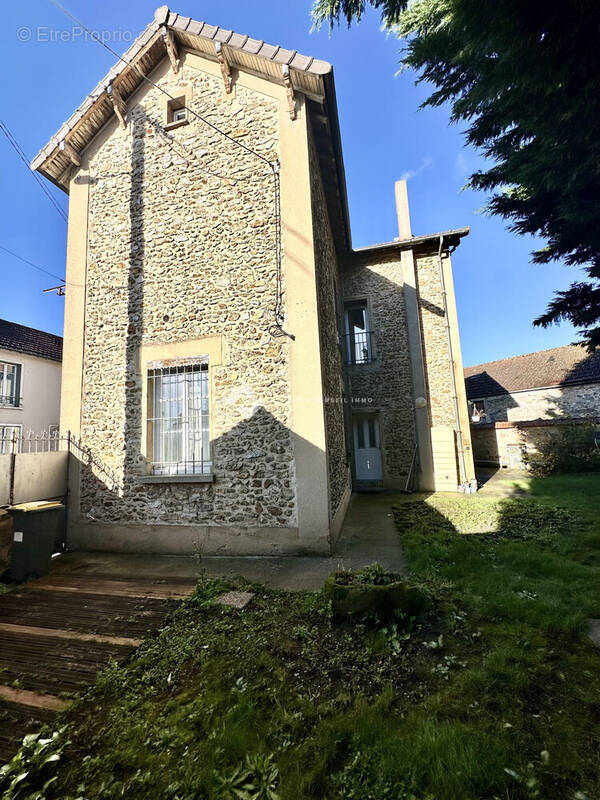 Maison à SIVRY-COURTRY