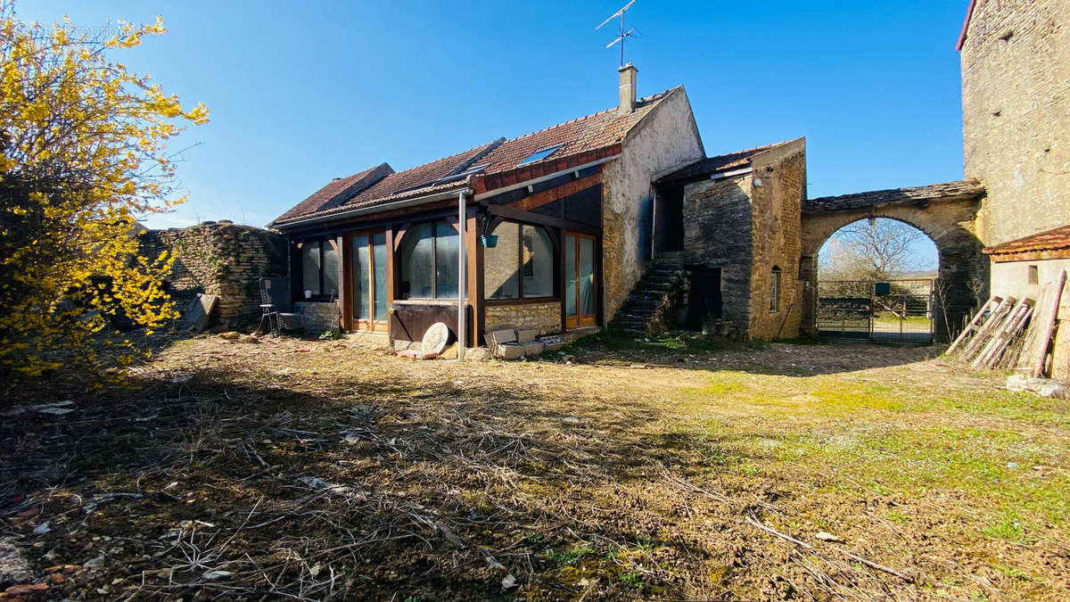 Maison à AVALLON