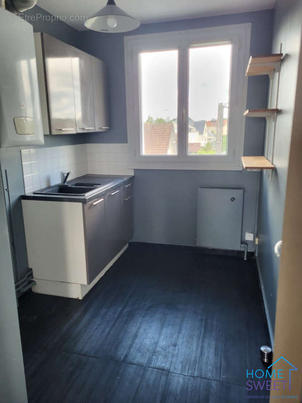 Cuisine indépandente  - Appartement à FLEURY-LES-AUBRAIS