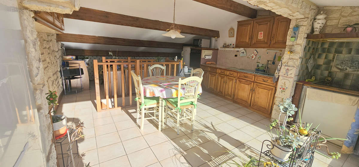 Appartement à BAGNOLS-EN-FORET