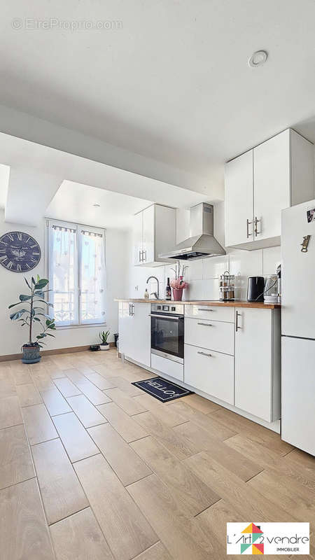 Duplex - Cuisine aménagée et équipée  - Appartement à NOYON