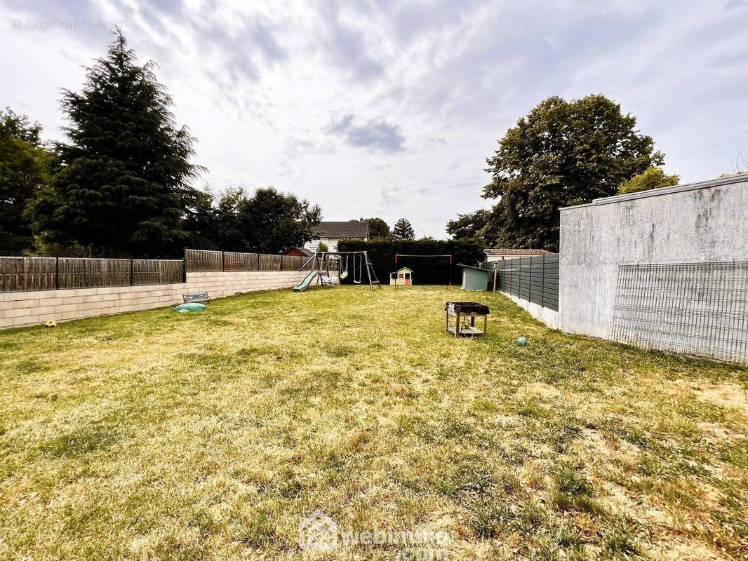 LE JARDIN CLOS DE 509 M² - Maison à SAINTE-GENEVIEVE-DES-BOIS