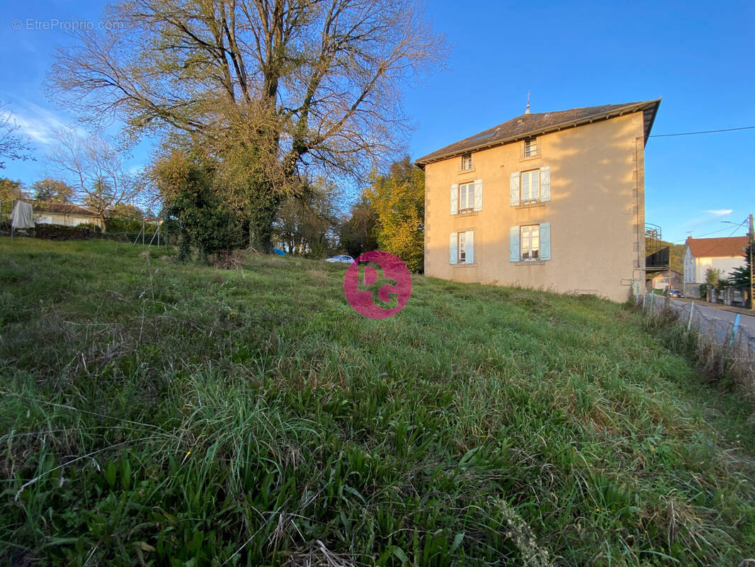 Appartement à BAGNAC-SUR-CELE