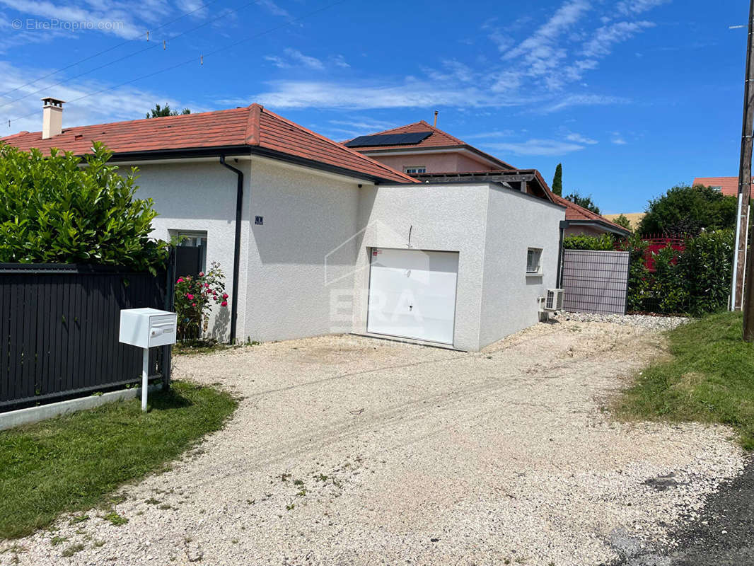 Maison à SAINT-DIDIER-DE-LA-TOUR