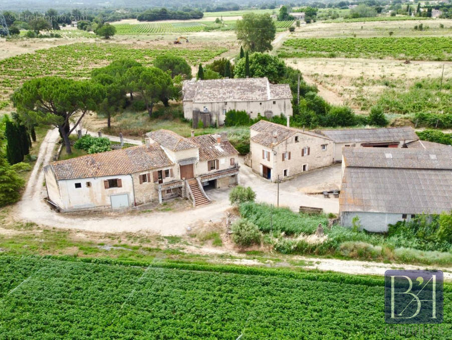 Maison à MENERBES