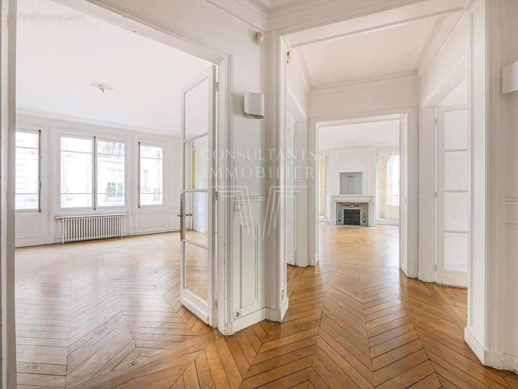 Appartement à PARIS-17E