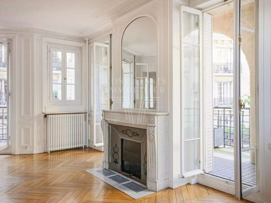 Appartement à PARIS-17E