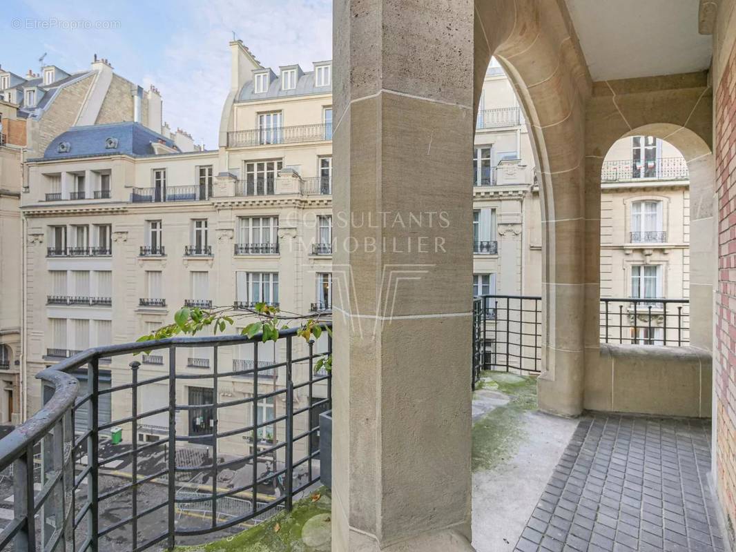 Appartement à PARIS-17E