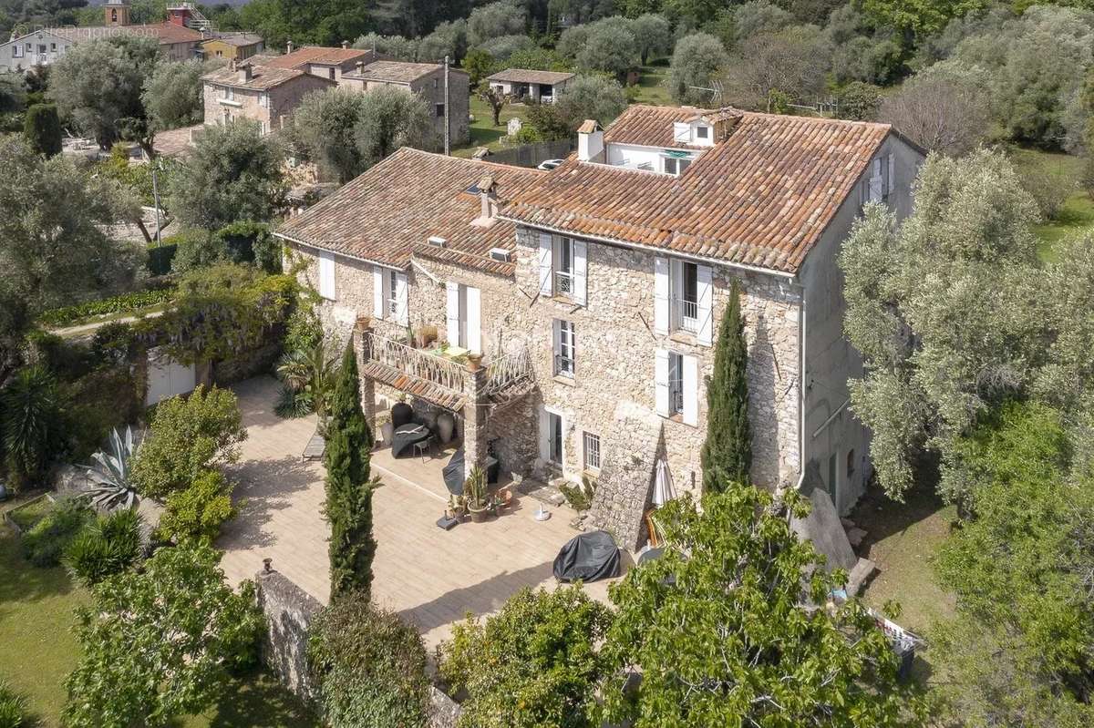 Appartement à ROQUEFORT-LES-PINS