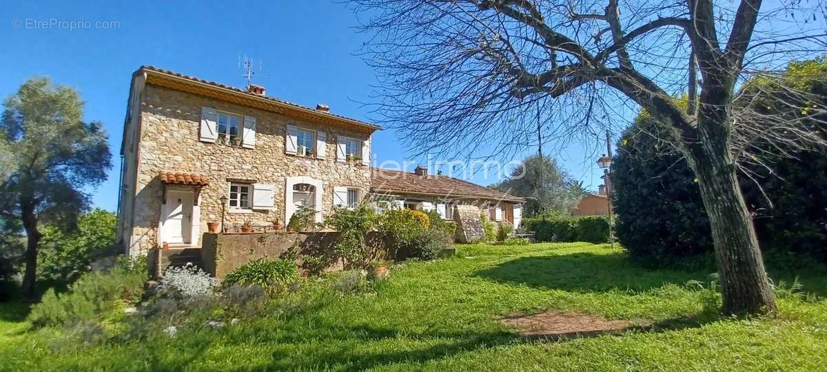 Appartement à ROQUEFORT-LES-PINS