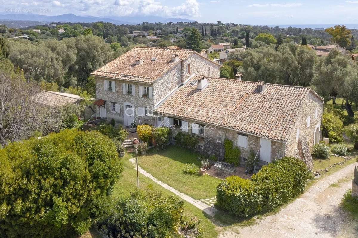 Appartement à ROQUEFORT-LES-PINS