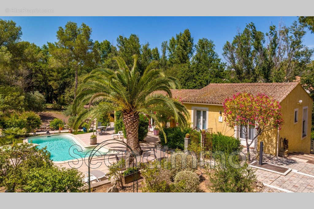 Maison à ROQUEBRUNE-SUR-ARGENS