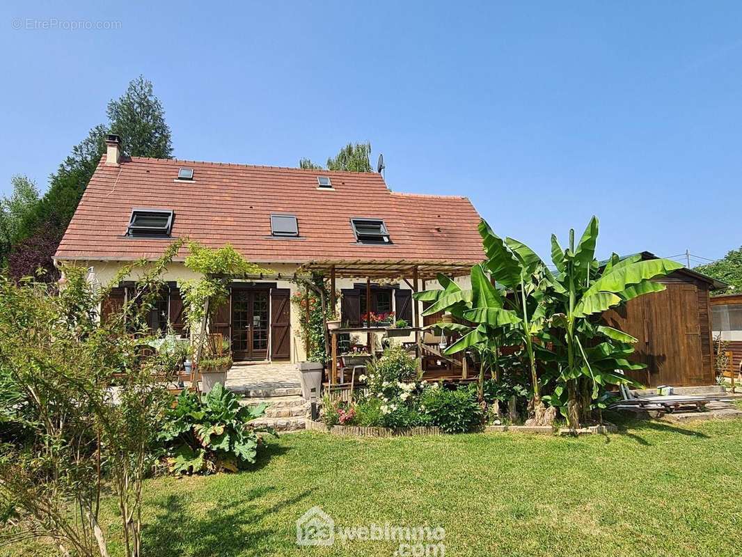 Venez découvrir cette belle maison entretenue. - Maison à MILLY-LA-FORET