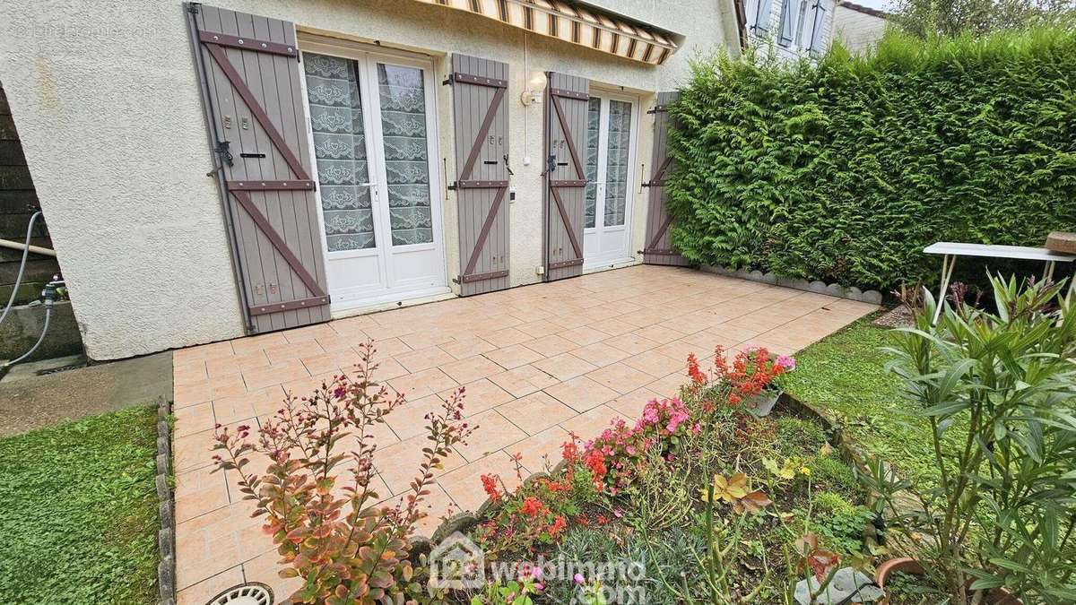 Voici la terrasse de 15 m² sans vis à vis! - Maison à MILLY-LA-FORET