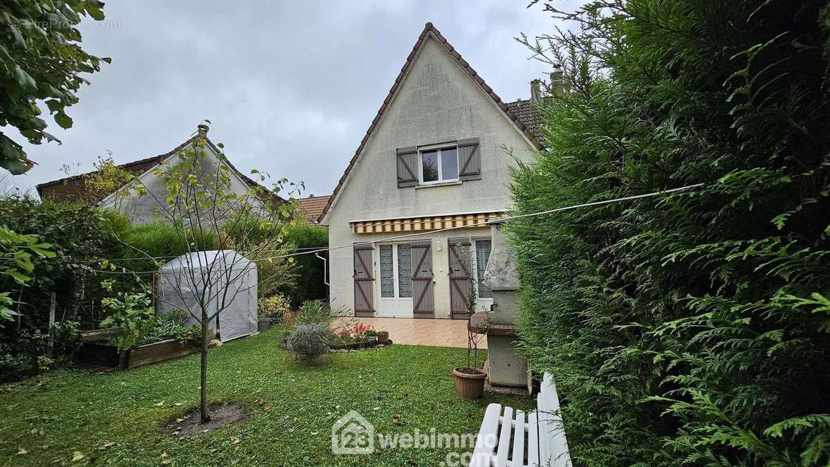 Venez découvrir cette belle maison entretenue de 98 m². - Maison à MALESHERBES