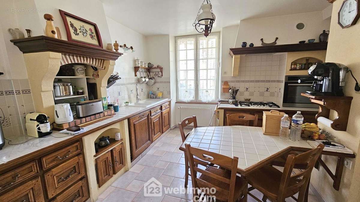 Voici la grande cuisine de 13 m² toute meublée. - Maison à BOIGNEVILLE