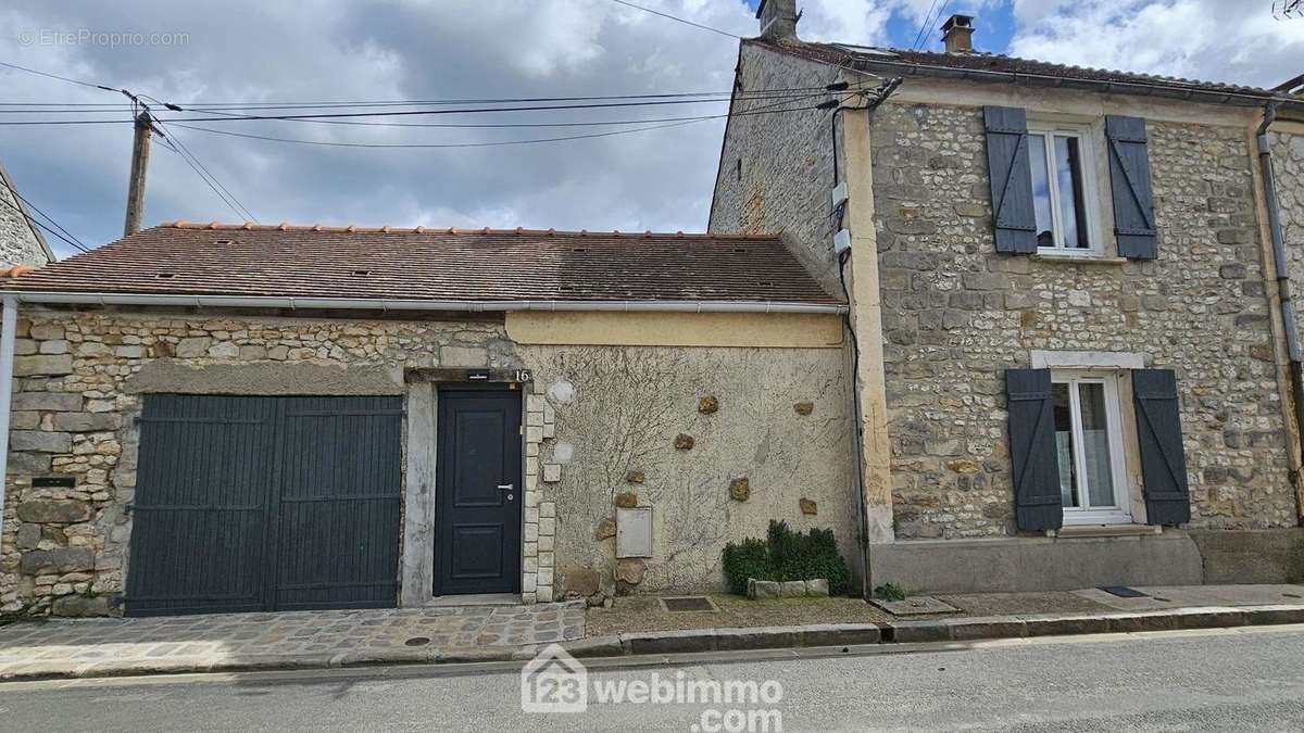 Venez découvrir cette belle maison en pierre de 76 m². - Maison à MILLY-LA-FORET