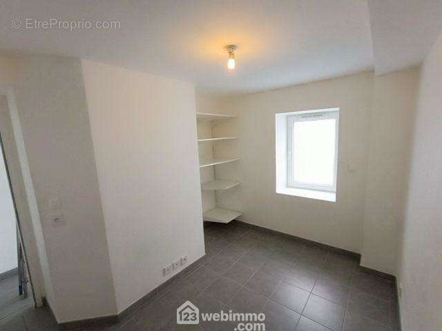 La chambre vue sous un autre angle. - Appartement à BOUTIGNY-SUR-ESSONNE