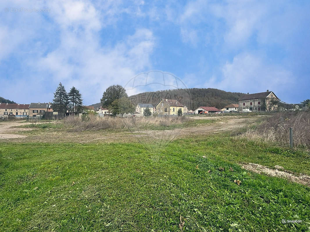 Terrain à RADDON-ET-CHAPENDU