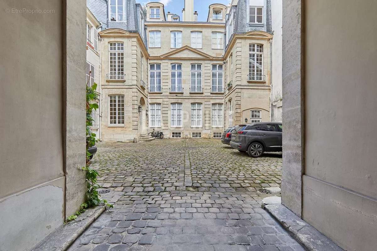 Appartement à PARIS-7E