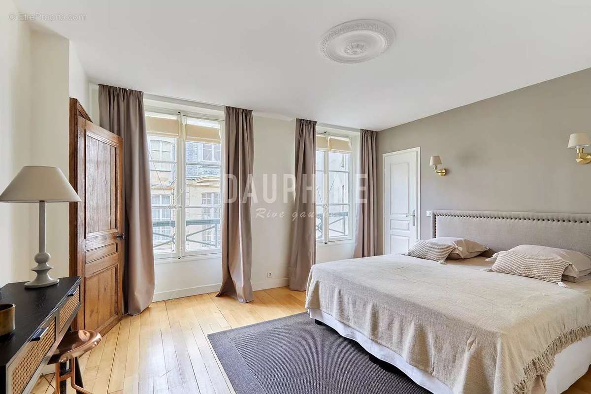 Appartement à PARIS-7E