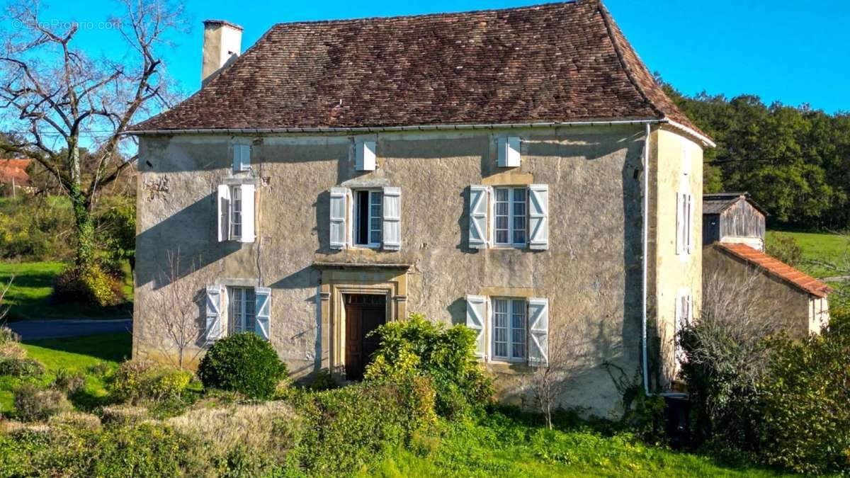 Maison à GOURDON