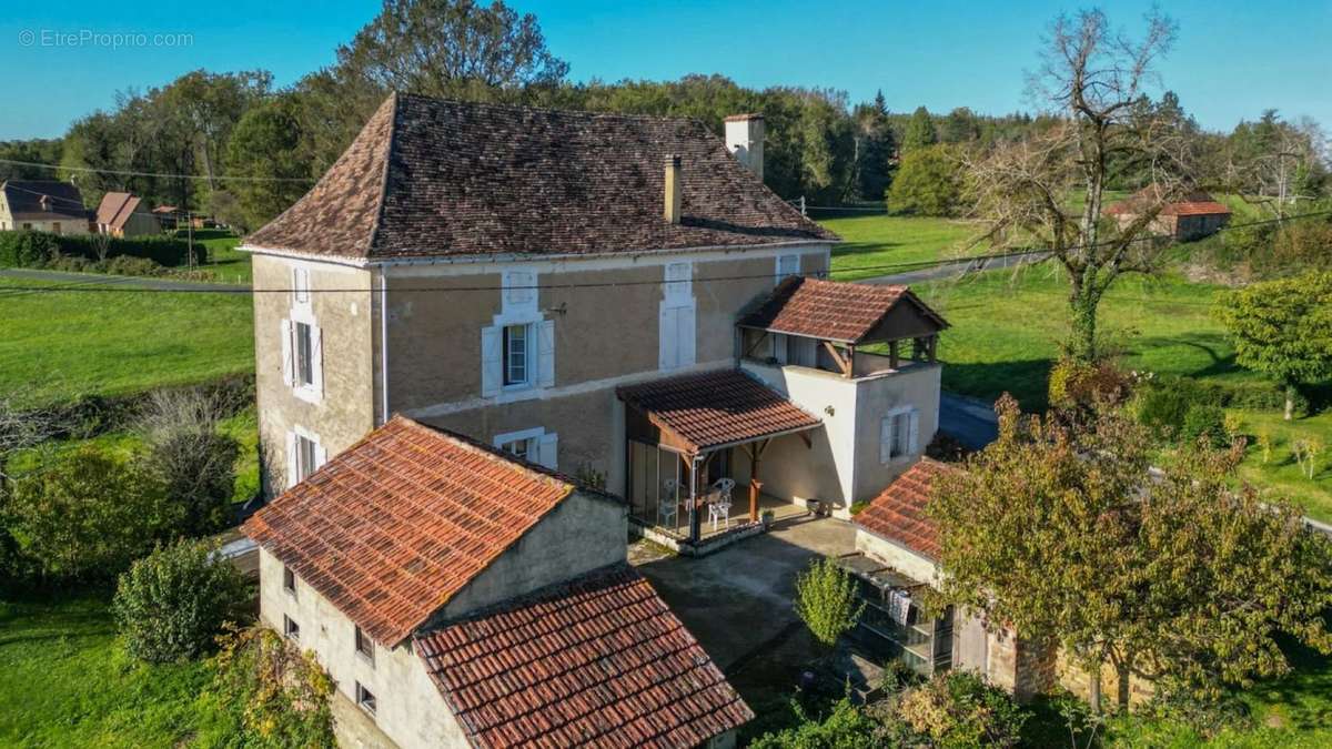 Maison à GOURDON