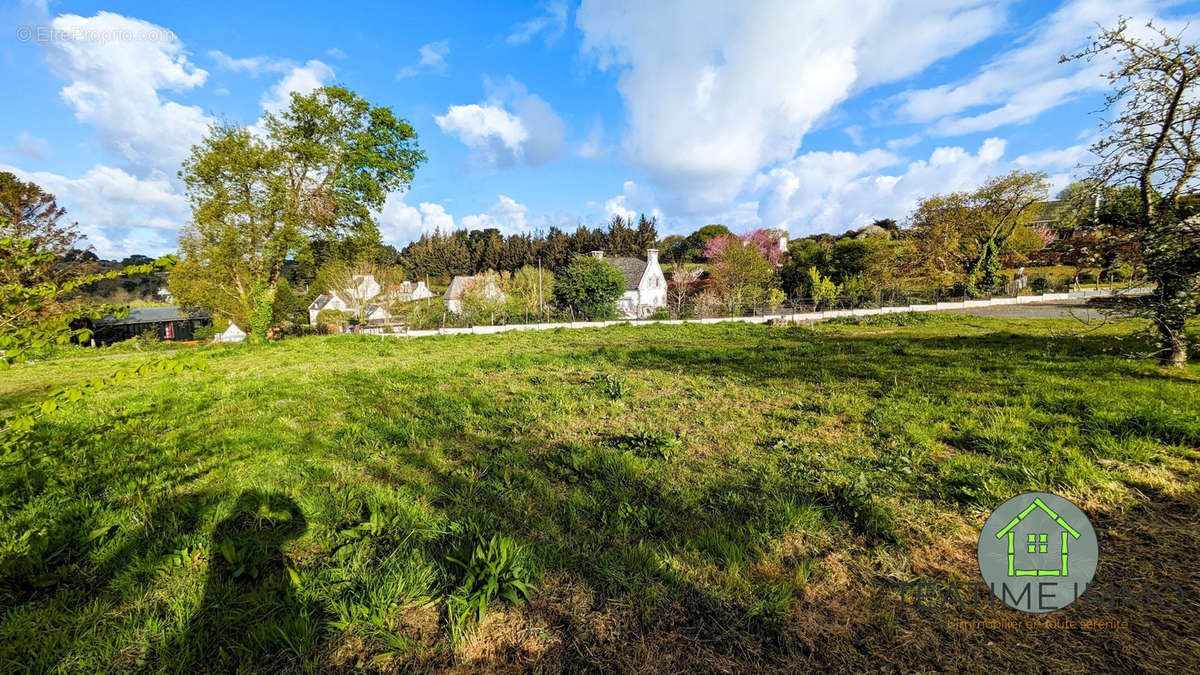 Terrain à LOCQUIREC