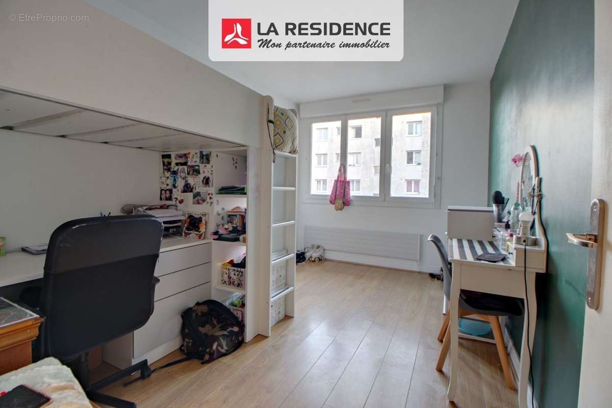 Appartement à LES CLAYES-SOUS-BOIS