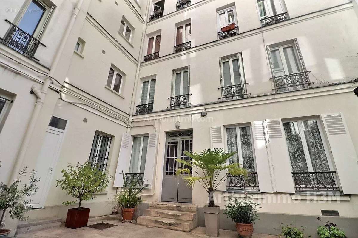 Appartement à PARIS-18E