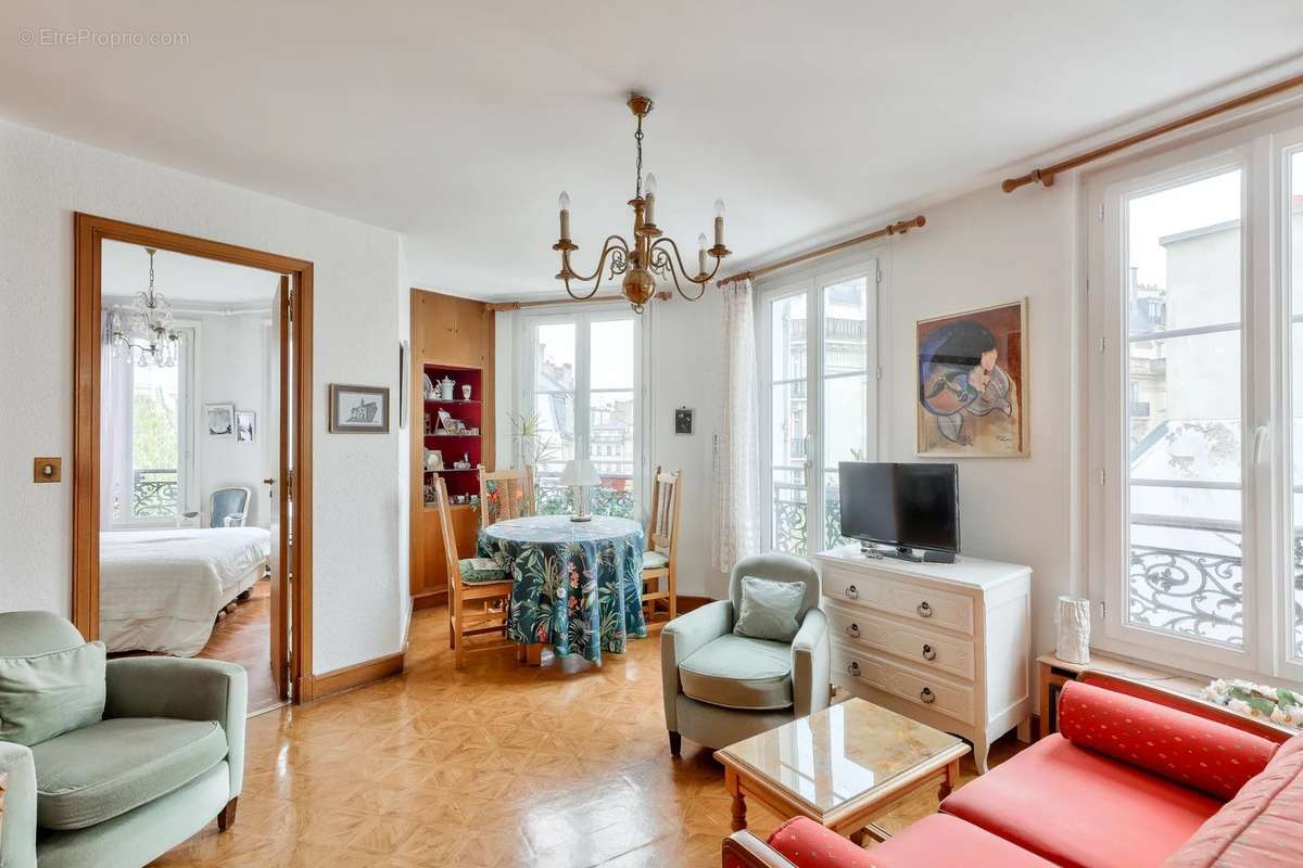 Appartement à PARIS-3E