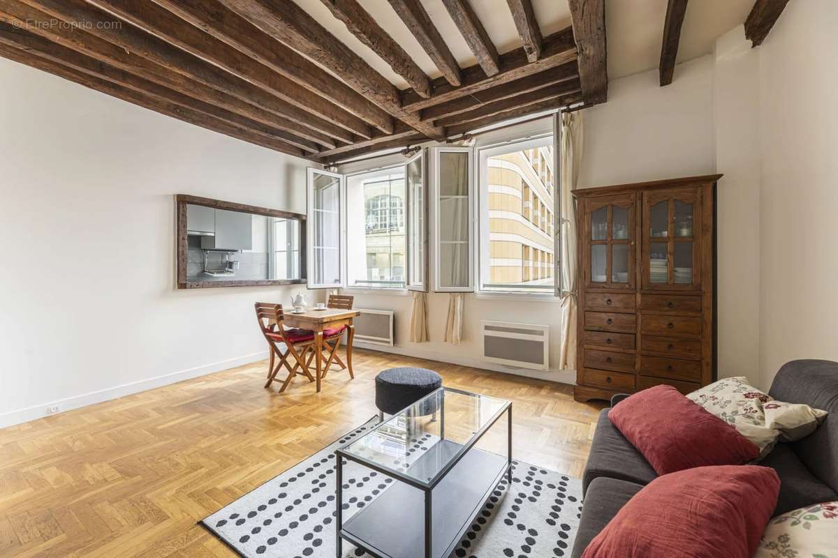 Appartement à PARIS-3E