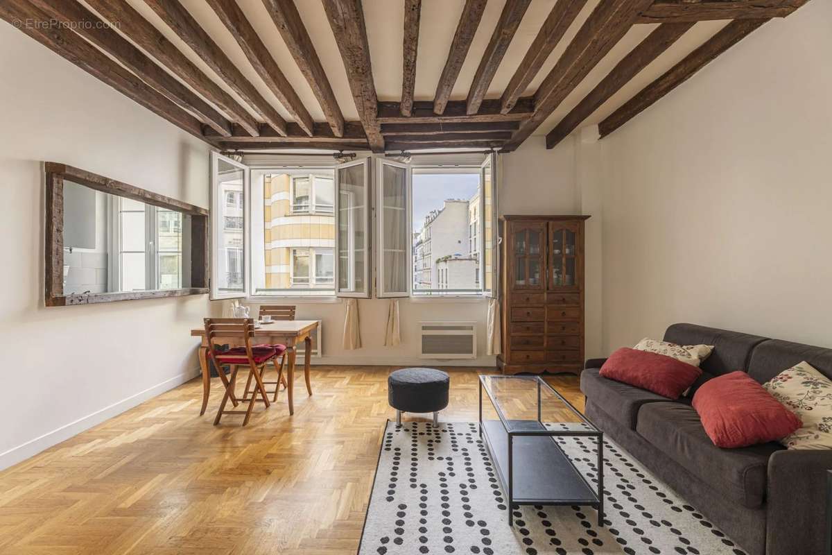 Appartement à PARIS-3E